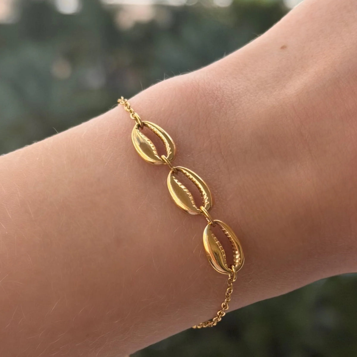 Shell Glow Bracelet